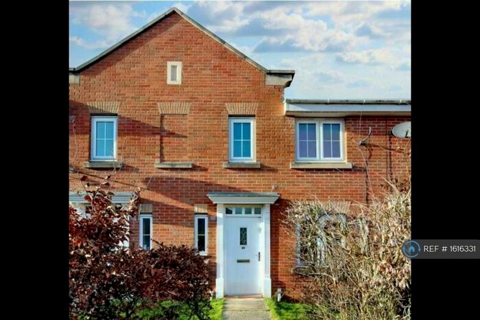 3 Bedroom Semi-Detached House To Rent In Gardeners End, Rugby Warickshire., CV22