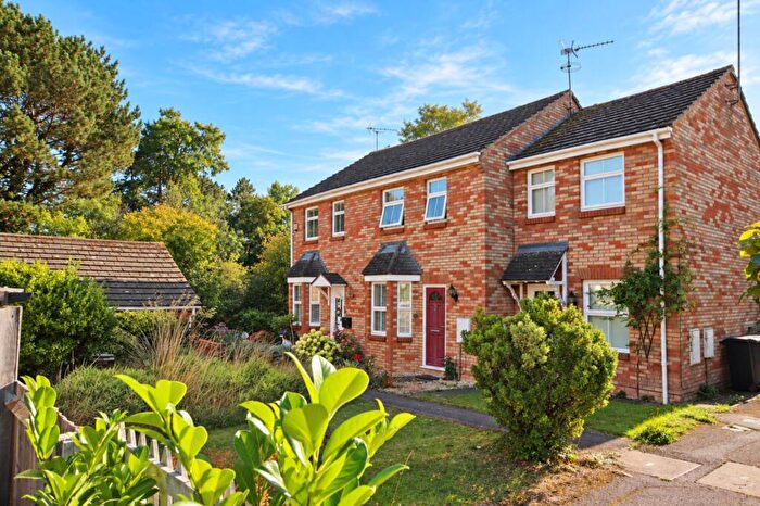 2 Bedroom Terraced House For Sale In Lakeside, Tring, HP23