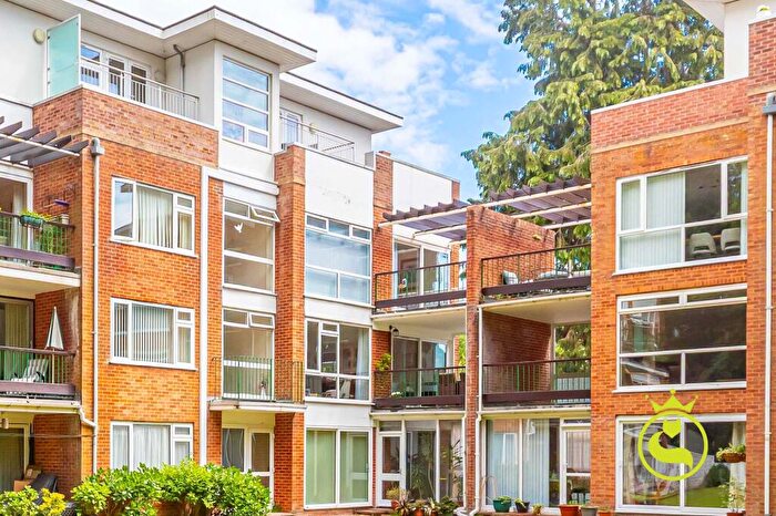 2 Bedroom Flat For Sale In Conifers, The Avenue, BH13