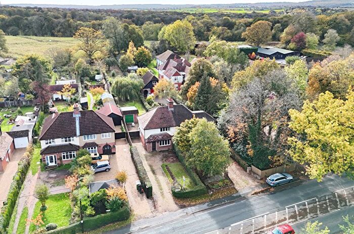 3 Bedroom Semi Detached House For Sale In Scures Hill, Nately Scures, Hook, Hampshire, RG27