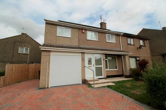 4 Bedroom Semi-Detached House To Rent In Ambleside Drive, Leicester, Leicestershire, LE2