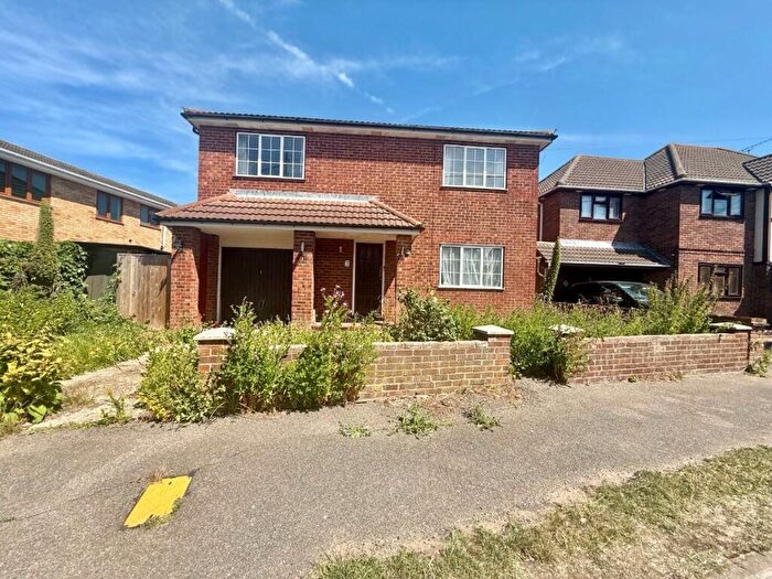 4 Bedroom Detached House For Sale In Handel Road, Canvey Island, SS8