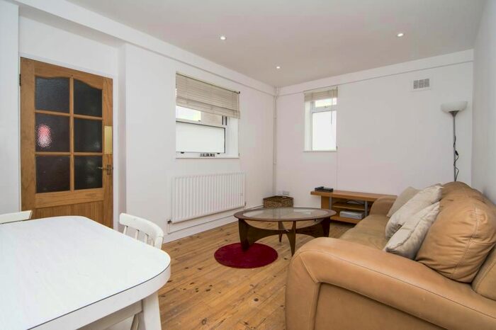 2 Bedroom Flat To Rent In Grove Road, Bow, London, E3