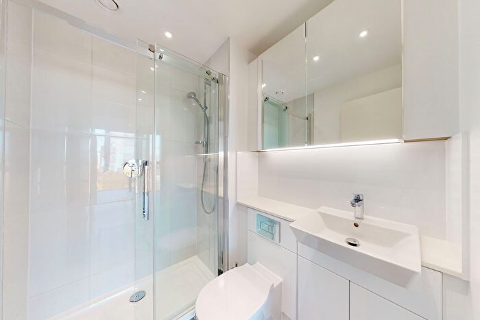 3 Bedroom Flat To Rent In New Kent Road, London, SE1