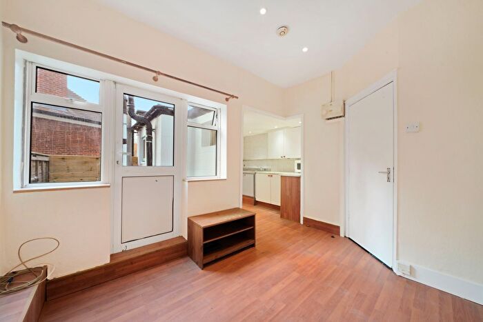 Studio To Rent In Fulham Palace Road, London, W6