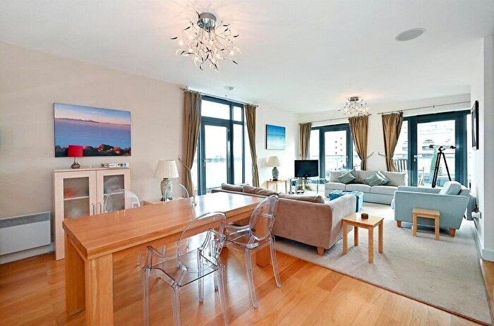 2 Bedroom Apartment To Rent In Wapping Lane, London, E1W