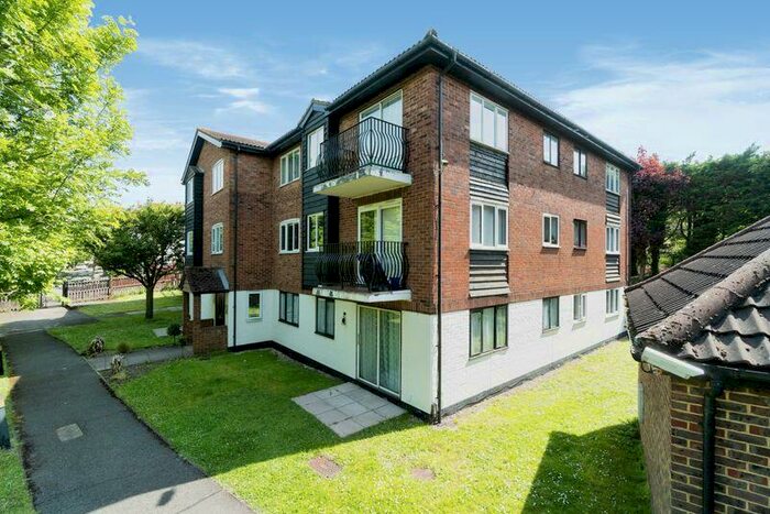 2 Bedroom Apartment To Rent In Birchend Close, South Croydon, CR2