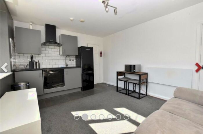 1 Bedroom Flat To Rent In Chapel Lane, Headingley, Leeds, LS6