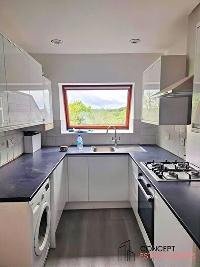 2 Bedroom Flat To Rent In Weihurst Court, Carshalton Road, Sutton, Surrey, SM1