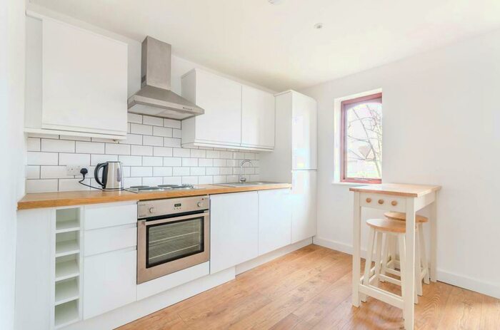 1 Bedroom Flat To Rent In Birchanger Road, South Norwood, London, SE25