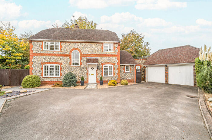 4 Bedroom Detached House For Sale In Comfrey Close, Farnborough, Hampshire, GU14