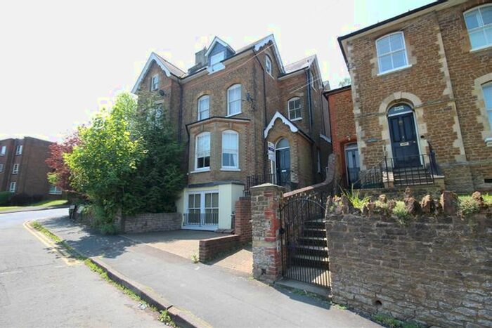 2 Bedroom Flat To Rent In Hunter Road, Guildford, GU1