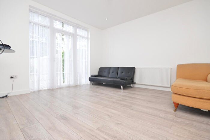 4 Bedroom Semi-Detached House To Rent In Brocket Way, Chigwell, IG7