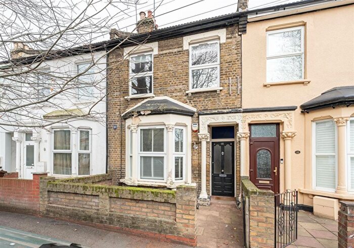 2 Bedroom Flat For Sale In Buckland Road, Leyton, E10