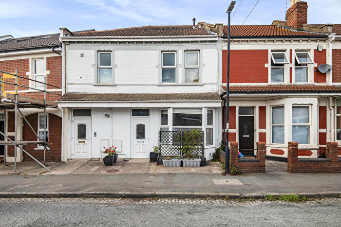 2 Bedroom Flat For Sale In Ground Floor Flat, Sandholme Road, Brislington, Bristol, BS4