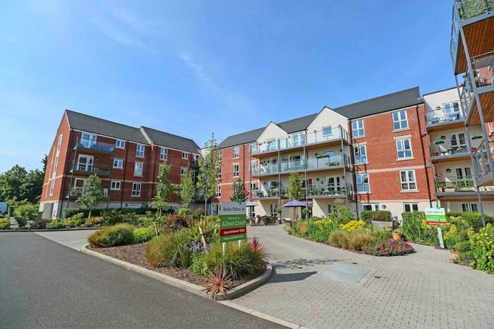 2 Bedroom Apartment For Sale In Reading Road, Henley-On-Thames, RG9