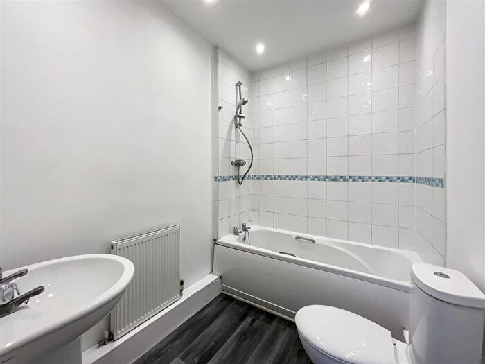 1 Bedroom Apartment For Sale In West Street, St. Philips, Bristol, BS2