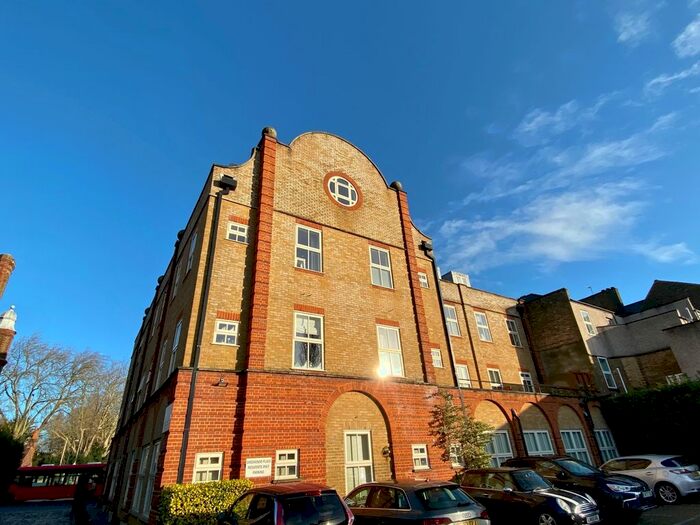 2 Bedroom Flat To Rent In Grosvenor Place, Bromley Road, Beckenham, BR3