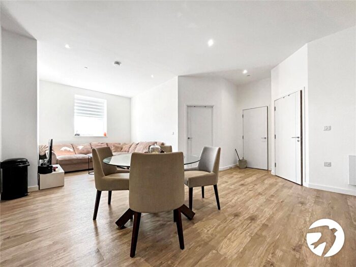 1 Bedroom Flat To Rent In Quayside, Chatham Maritime, Chatham, Kent, ME4