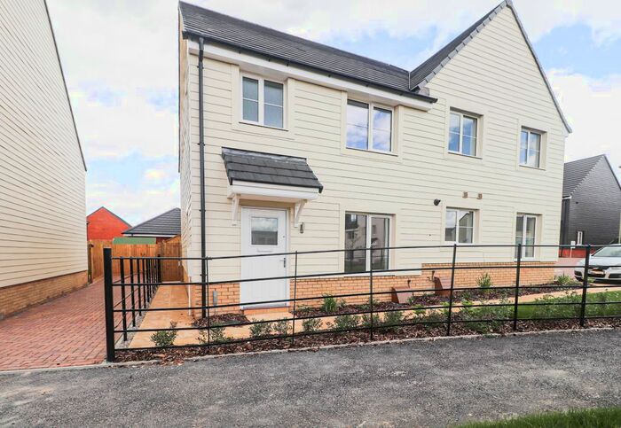 3 Bedroom Semi-Detached House To Rent In Angora Road, Andover, SP11