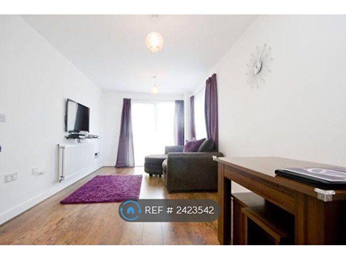 2 Bedroom Flat To Rent In Academy Way, Dagenham, RM8