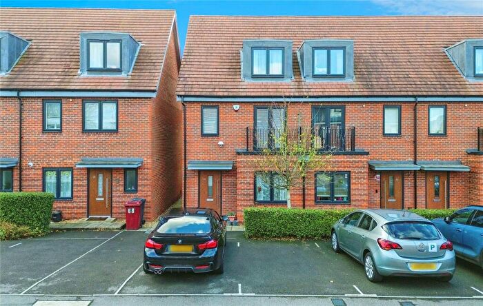 3 Bedroom End Of Terrace House For Sale In Tidman Road, Reading, Berkshire, RG2