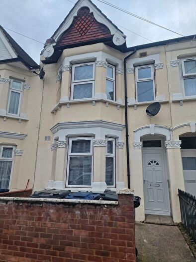 4 Bedroom Terraced House To Rent In Oswald Road, Southall, Greater London, UB1