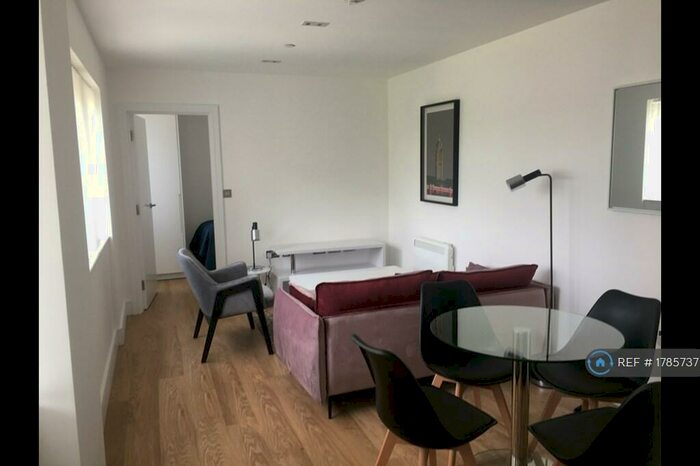 2 Bedroom Flat To Rent In Arrowhead House, Luton, LU4