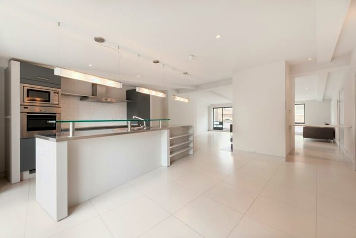 2 Bedroom Apartment To Rent In Wapping High Street London, E1W