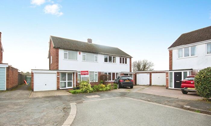 3 Bedroom Semi Detached House For Sale In The Greenways, Leamington Spa, CV32