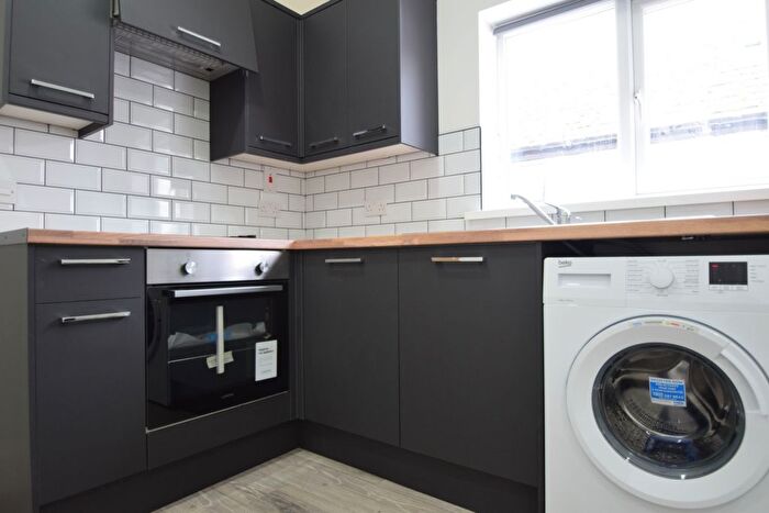 2 Bedroom Flat To Rent In Monthermer Road, Cathays, CF24