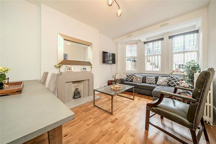 3 Bedroom Flat To Rent In Cadogan Square, London, SW1X