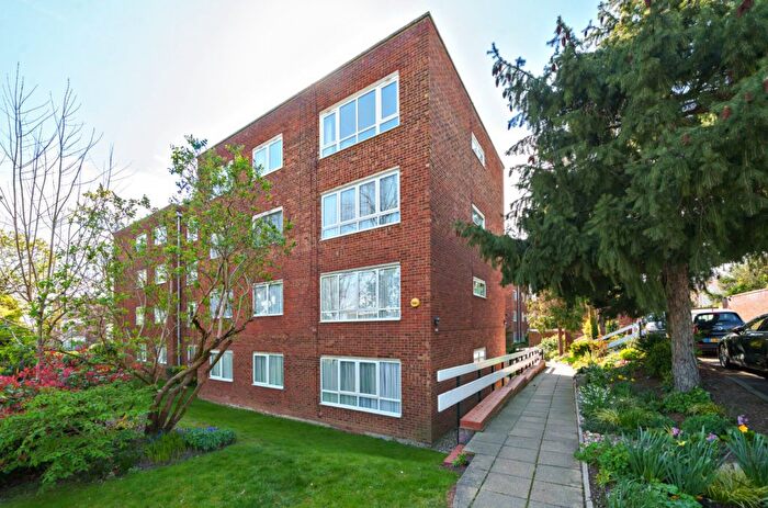 3 Bedroom Flat For Sale In Thorn Tree Court, Park View Road, Ealing, W5