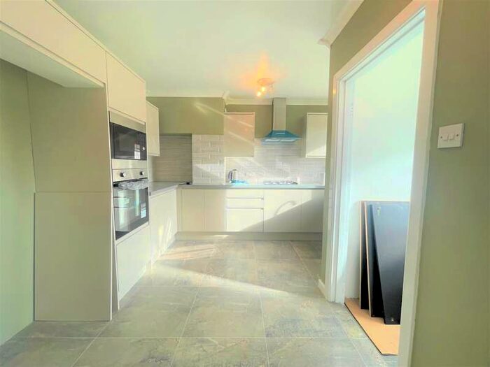 3 Bedroom House To Rent In Milton Road, Swanscombe, DA10