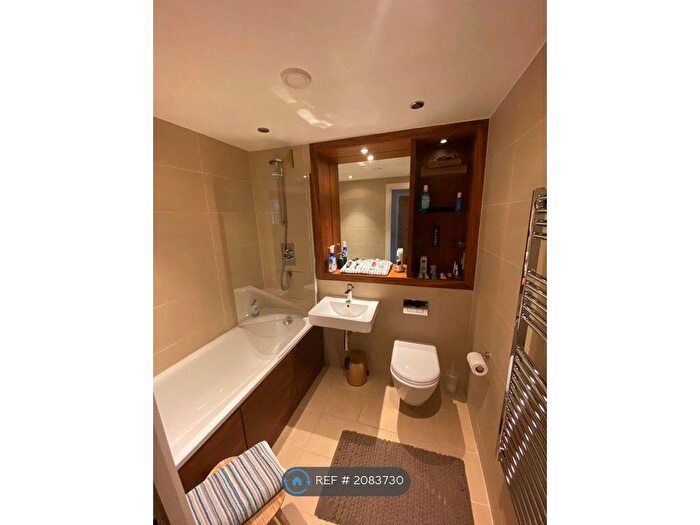 1 Bedroom Flat To Rent In Watermans Place, Leeds, LS1