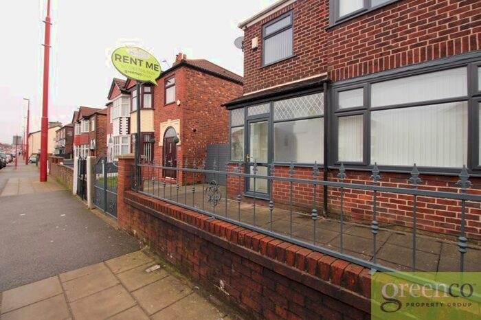 3 Bedroom Semi-Detached House To Rent In Manchester Road, Droylsden, Manchester M43