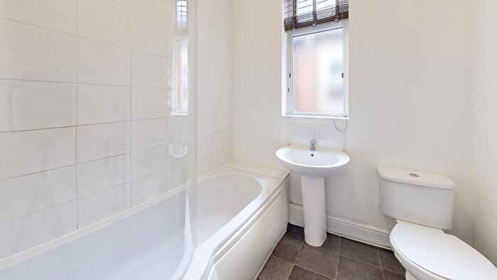 6 Bedroom Semi-Detached House To Rent In Richmond Road, Manchester, M14