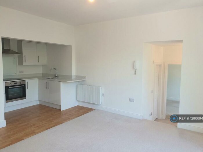 2 Bedroom Flat To Rent In Parish Ghyll Drive, Ilkley, LS29