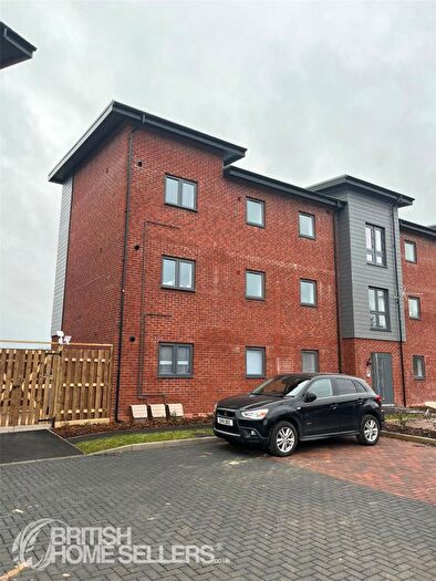 2 Bedroom Flat For Sale In Newman Square, Shirley, Solihull, West Midlands, B90