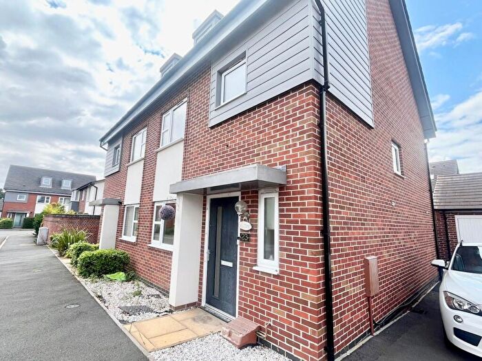 4 Bedroom Semi-Detached House To Rent In Summer Crescent, Beeston, NG9