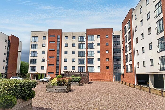 2 Bedroom Flat For Sale In Pilgrims Way, Salford, M50
