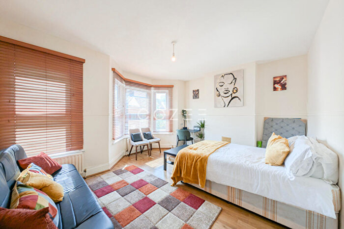 2 Bedroom Terraced House To Rent In Springfield Road, Haringey, N15