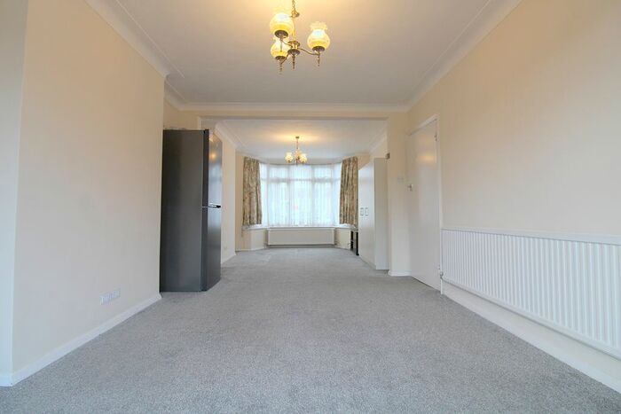 4 Bedroom Semi-Detached House To Rent In Tintern Avenue, Kingsbury, NW9