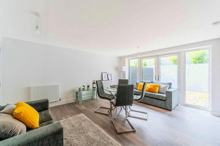 2 Bedroom Flat To Rent In Coombes House, Purley, CR8