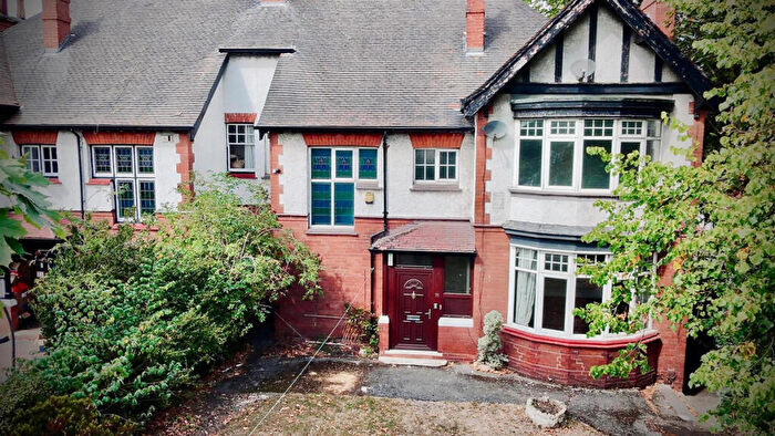 4 Bedroom Semi-Detached House To Rent In Thorne Road, Doncaster, DN1