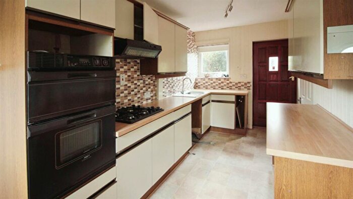 3 Bedroom Terraced House For Sale In Leadwell Lane, Rothwell, Leeds, LS26