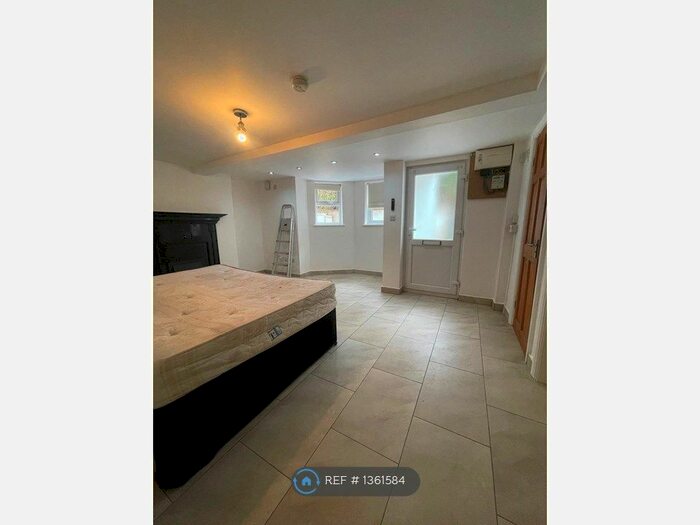 Studio To Rent In Lynmouth Road, London, N16