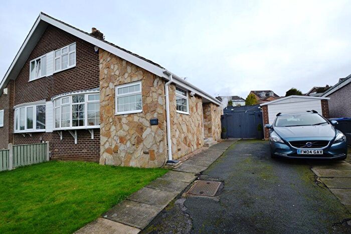 3 Bedroom Chalet For Sale In Brackendale Avenue, Thackley, BD10