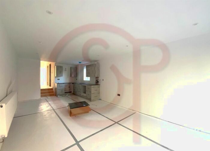 2 Bedroom Flat To Rent In Madeley Road, Ealing W5