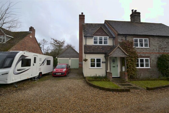 3 Bedroom Cottage For Sale In Bagnor, Newbury, Berkshire, RG20